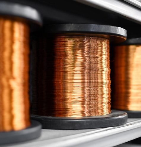 close-up-copper-wires-shelf_1048944-7986224 close-up-copper-wires-shelf_1048944-7986224